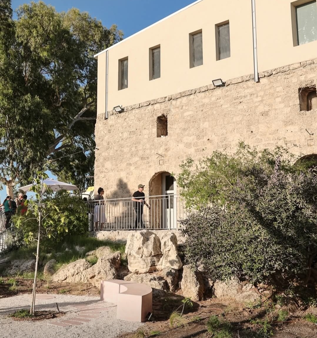 הבית בקצה הגבעה